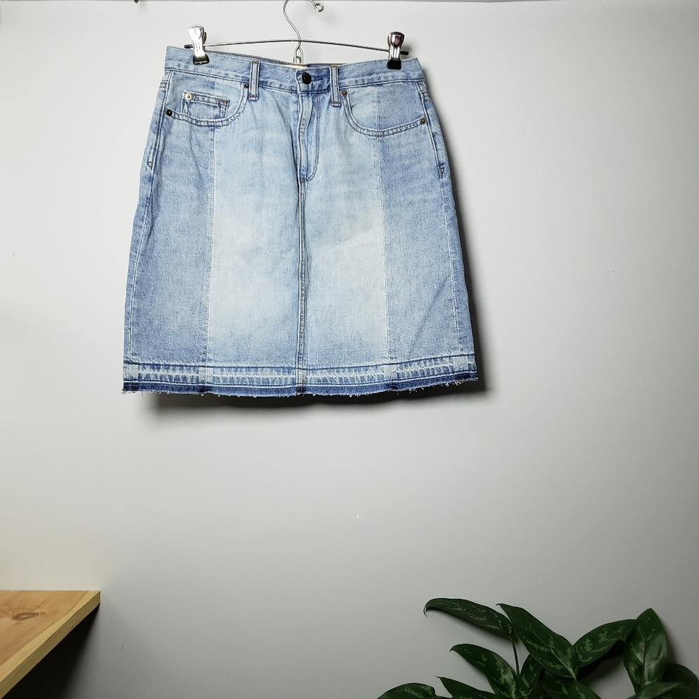 Gap light blue denim jean skirt 26 100% cotton